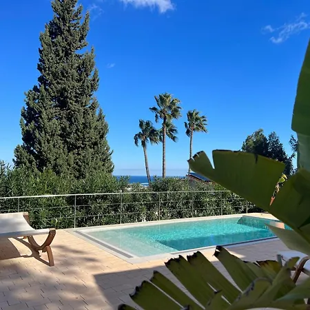 Будинок відпочинку House With Swimming Pool And Amazing Sea And Mountain Views In Montgo, Денія