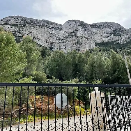 Hébergement de vacances House With Swimming Pool And Amazing Sea And Mountain Views In Montgo, Dénia