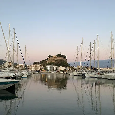 House With Swimming Pool And Amazing Sea And Mountain Views In Montgo, 別荘 デニア