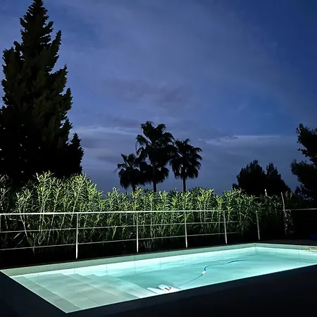 Hébergement de vacances House With Swimming Pool And Amazing Sea And Mountain Views In Montgo, Dénia