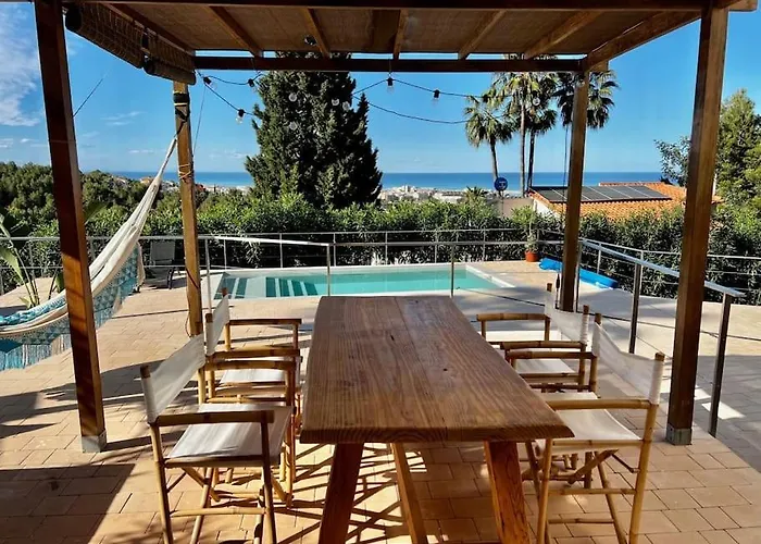 House With Swimming Pool And Amazing Sea And Mountain Views In Montgo, دينايا