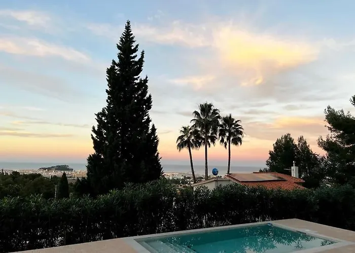 بيت للعطل House With Swimming Pool And Amazing Sea And Mountain Views In Montgo, دينايا