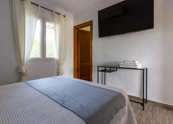 House With Swimming Pool And Amazing Sea And Mountain Views In Montgo,